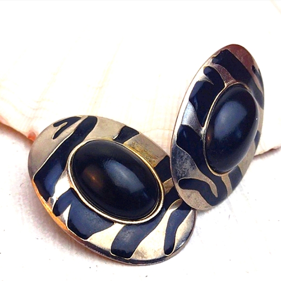 Vintage Black & Silver Tone Tin Like Light Weight Zebra Concho Earrings - Picture 3 of 8